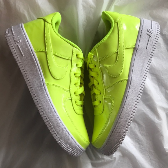 NWT Nike Air Force 1  Rare volt - Picture 4 of 8
